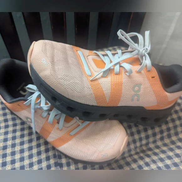 On Running Cloud Sneakers in Rose and Black - Picture 5 of 6